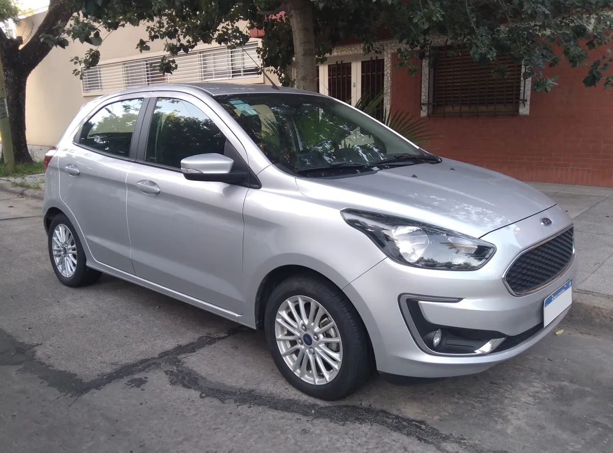 Ford Ka 1.5 SEL 2020, hatch compacto, visto de frente