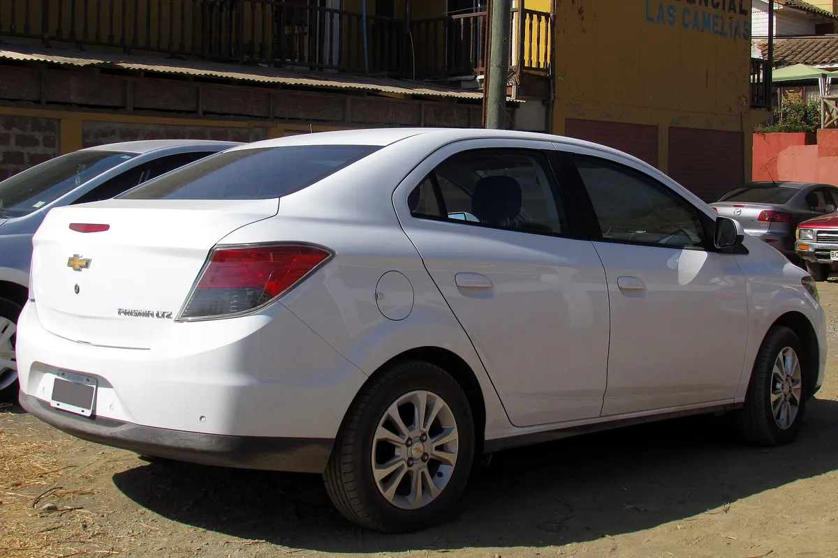 Chevrolet Prisma 1.4 LTZ 2015, sedã compacto, visto de frente