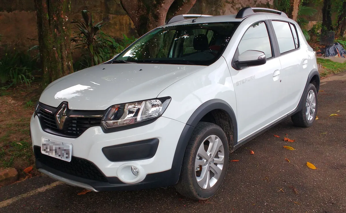 Renault Sandero Stepway, hatch compacto, visto de frente