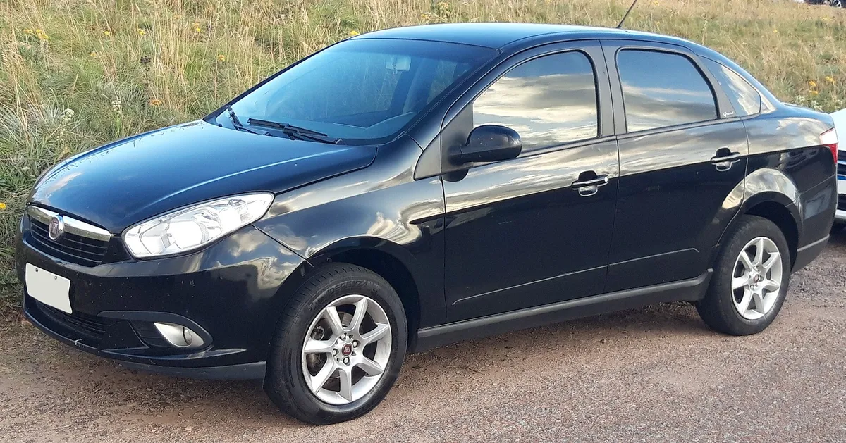 Fiat Grand Siena, sedã compacto, visto de frente